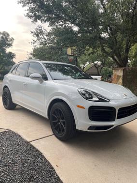 Photo 3 of 6 of 2022 Porsche Cayenne S Platinum Edition
